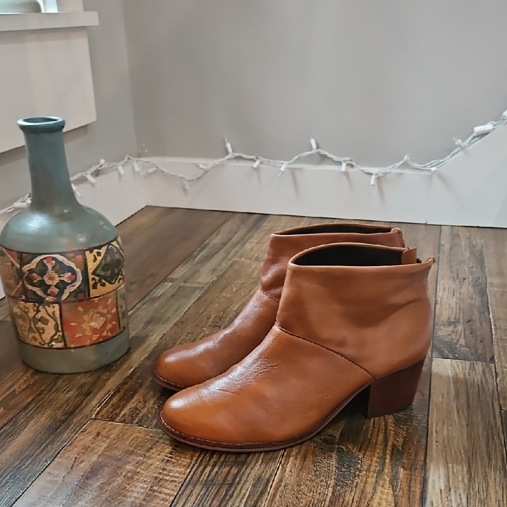 Toms Women's Brown Leather Ankle Booties